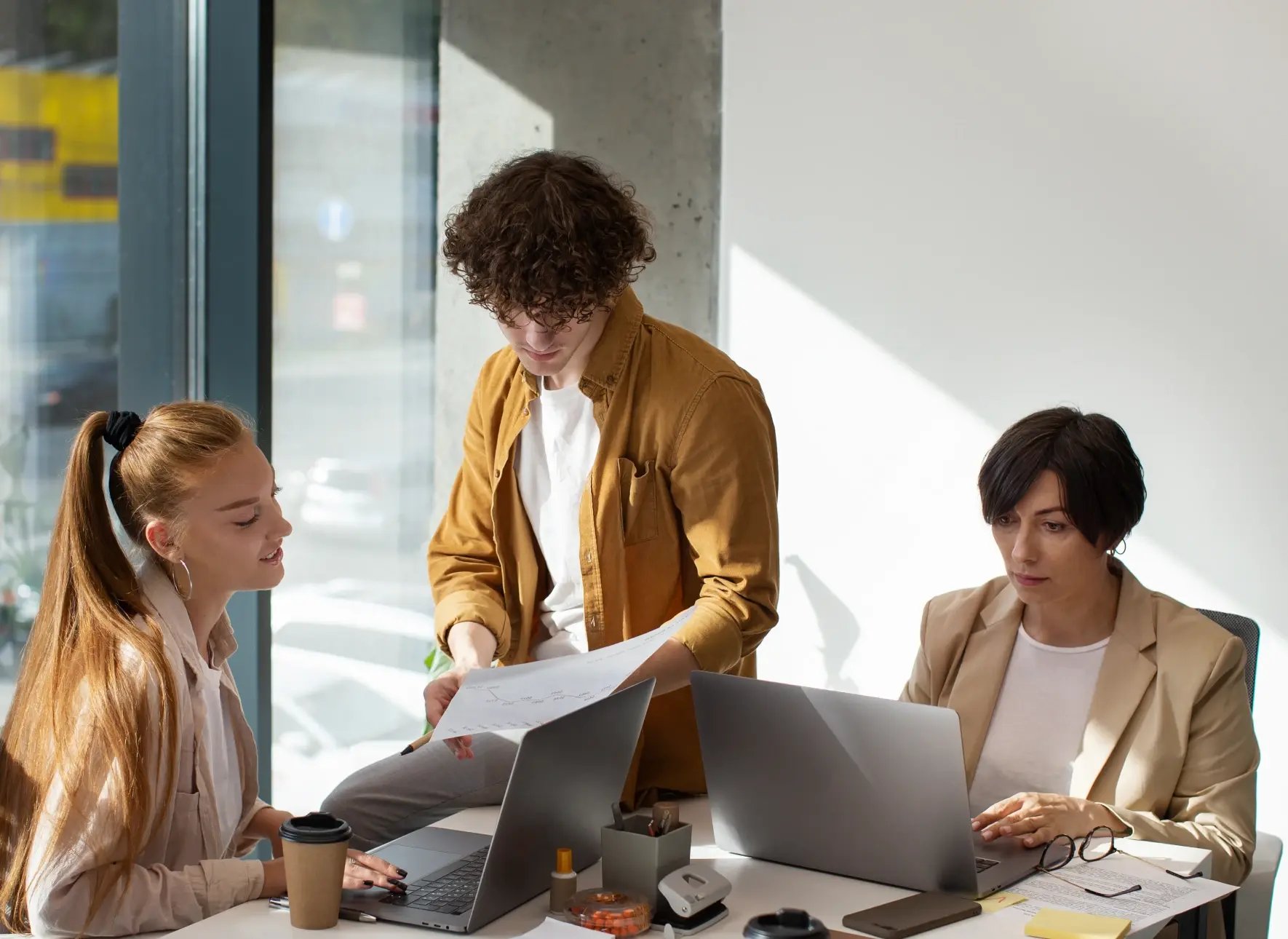 colleagues_working_office_medium_shot_1