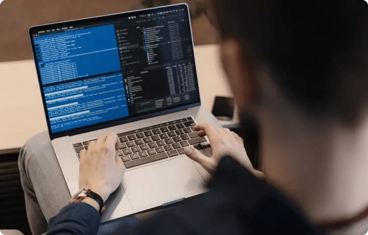 developpeur back Image by ArthurHidden on Freepik
